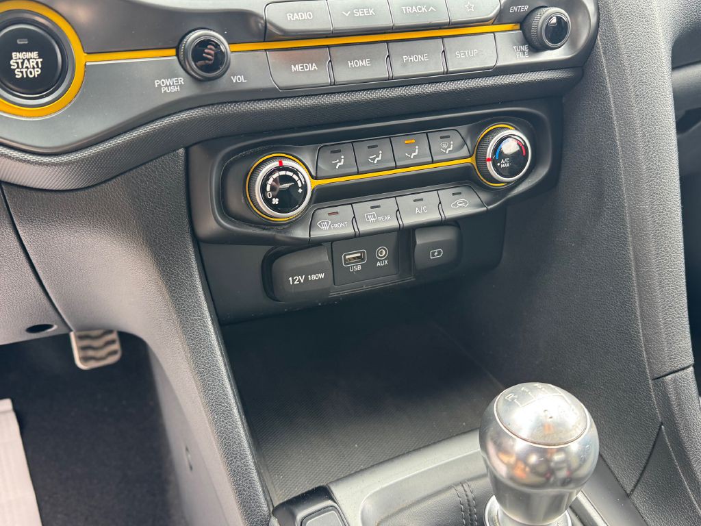2019 Hyundai Veloster Image 29