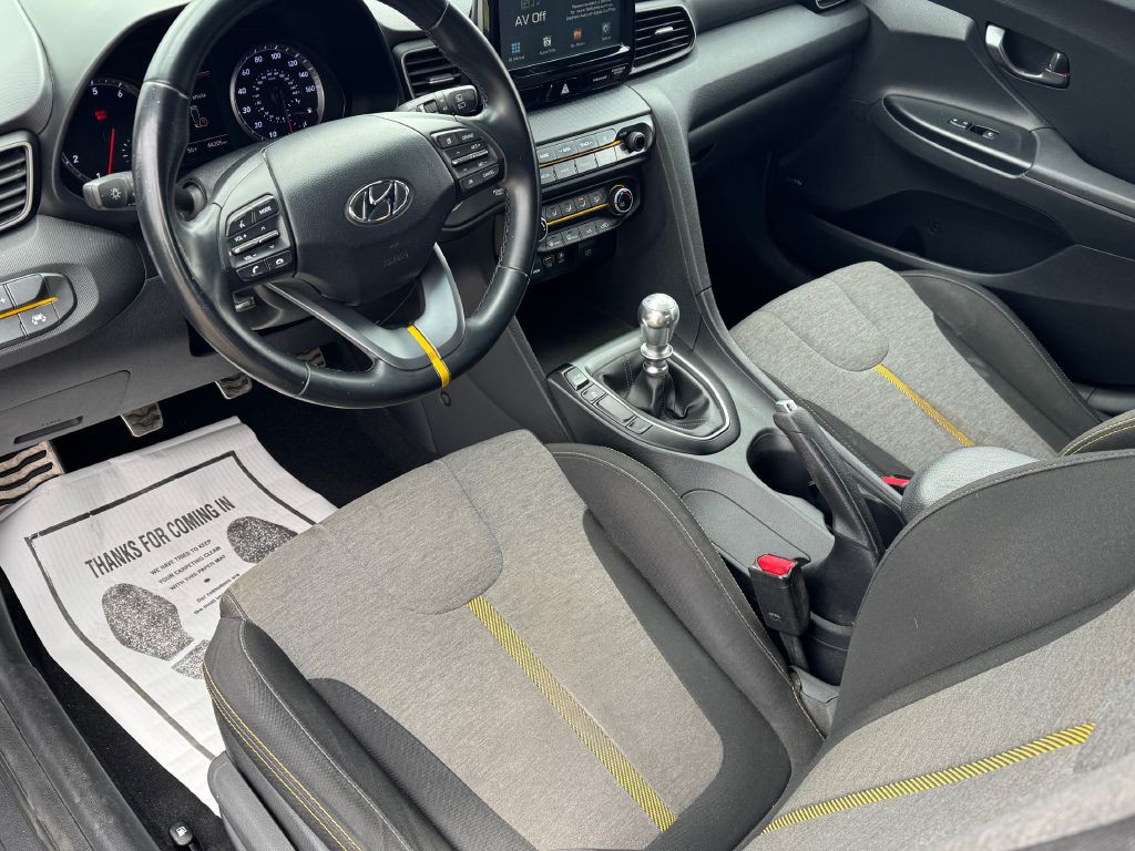 2019 Hyundai Veloster Image 30
