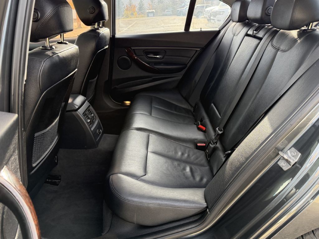 2014 BMW 3 Series Image 12