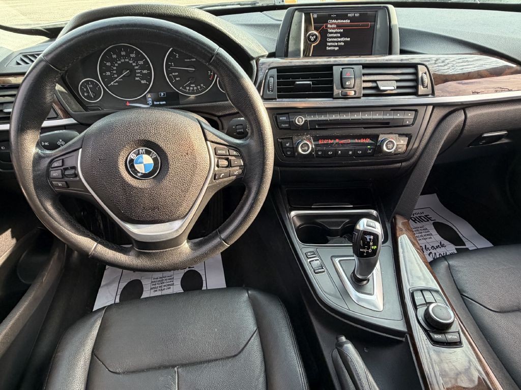 2014 BMW 3 Series Image 17