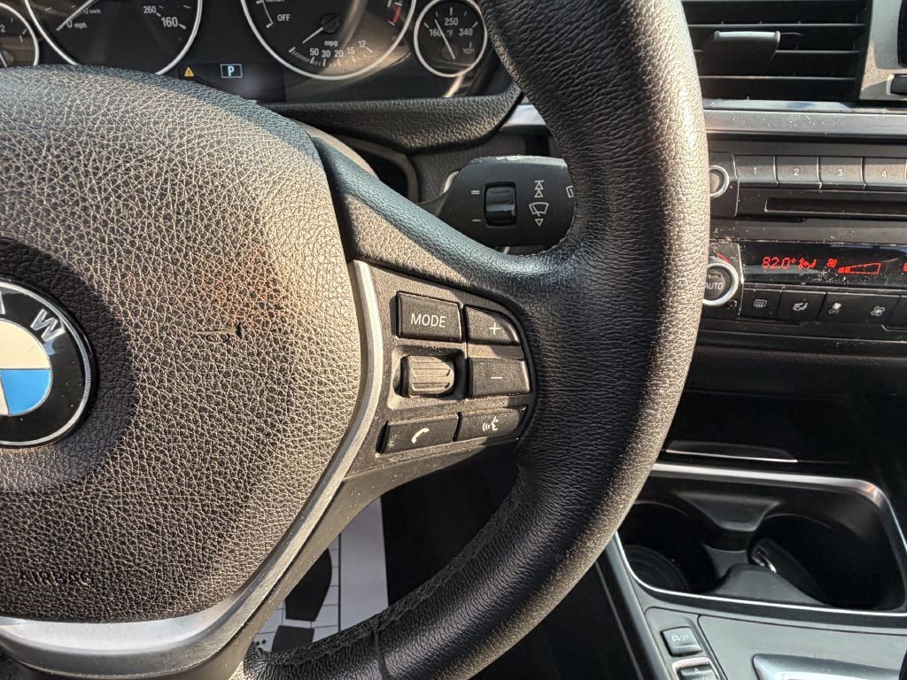 2014 BMW 3 Series Image 22