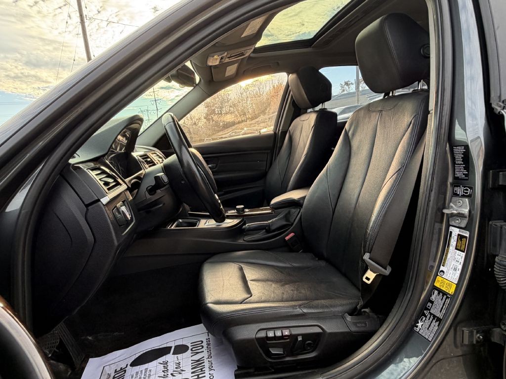2014 BMW 3 Series Image 28