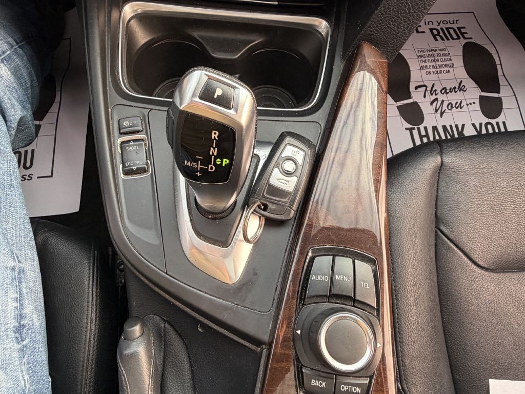 2014 BMW 3 Series Image 29