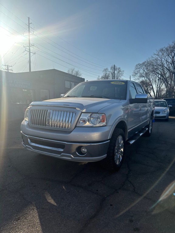 2006 Lincoln Mark LT Image 2
