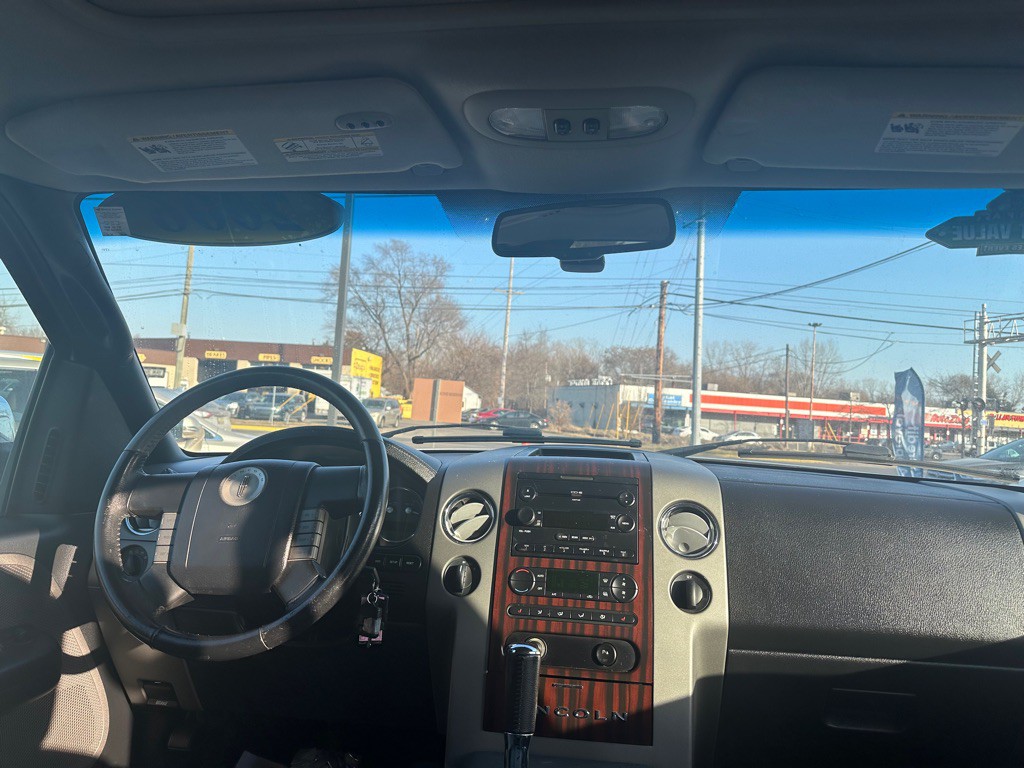 2006 Lincoln Mark LT Image 12