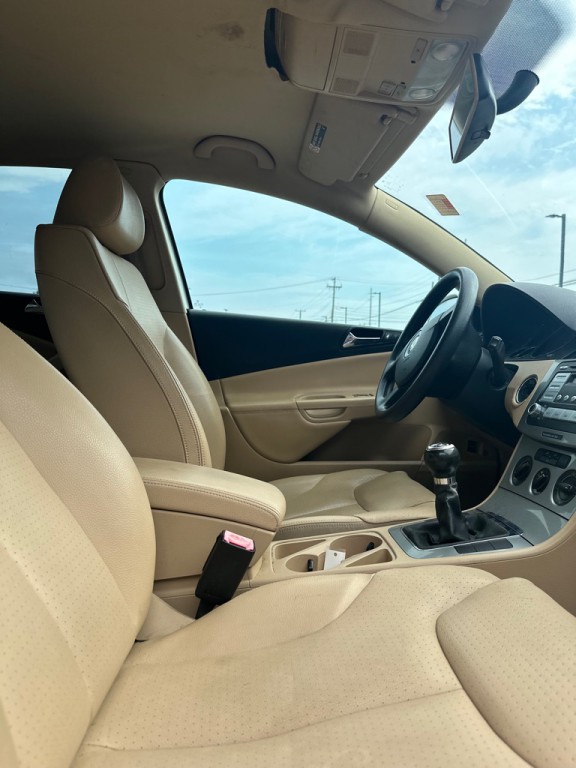 2007 Volkswagen Passat Image 10