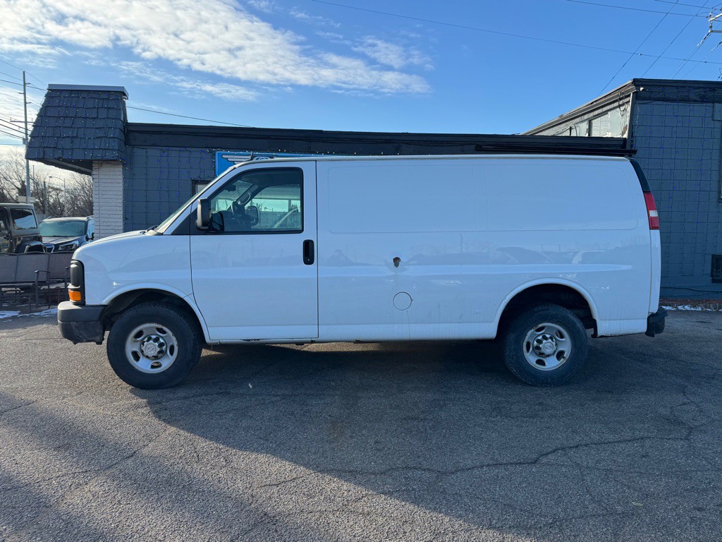 2015 Chevrolet Express Image 2