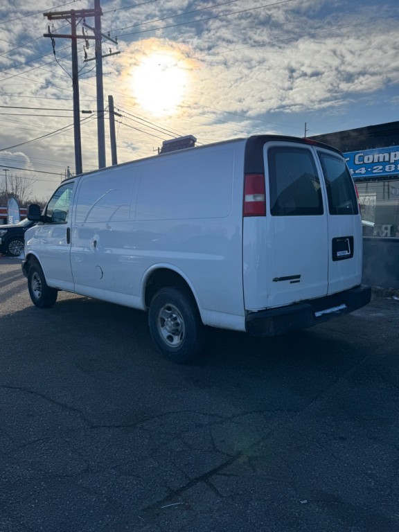 2015 Chevrolet Express Image 3