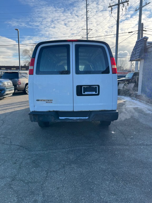 2015 Chevrolet Express Image 4