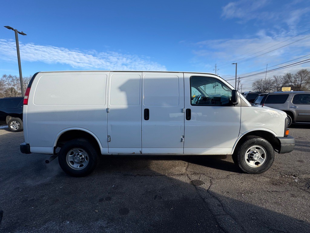 2015 Chevrolet Express Image 6