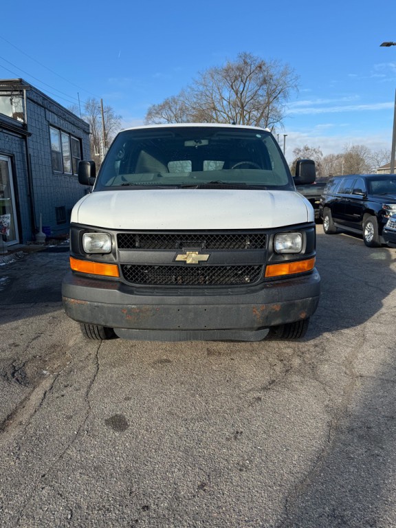 2015 Chevrolet Express Image 8
