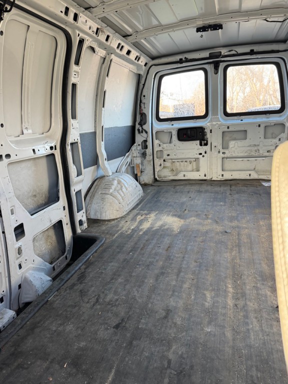 2015 Chevrolet Express Image 9