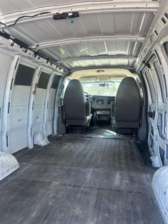 2015 Chevrolet Express Image 10