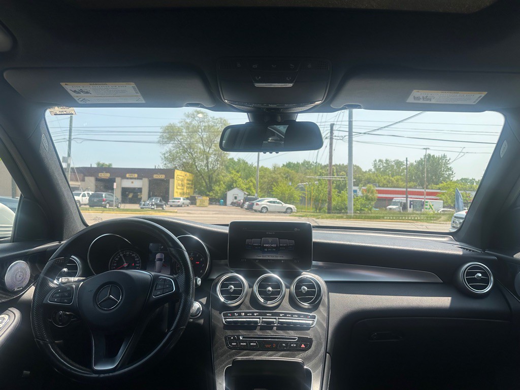 2018 Mercedes-Benz GLC-Class Image 11