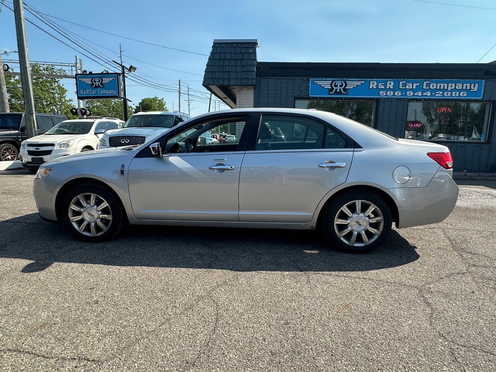 2010 Lincoln MKZ Image 2