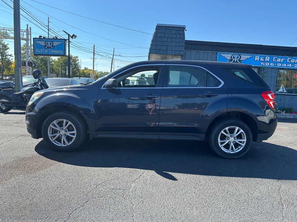 2017 Chevrolet Equinox Image 2