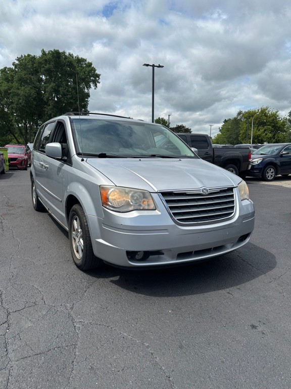 2010 Chrysler Town & Country Image 7