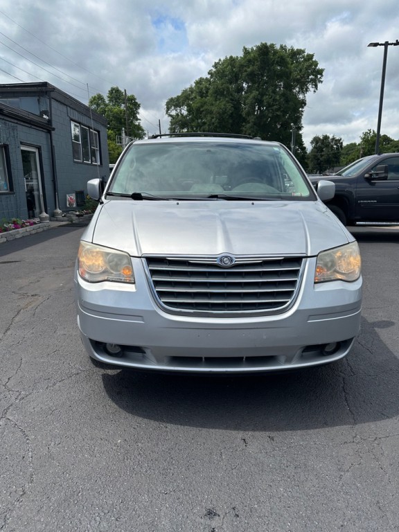 2010 Chrysler Town & Country Image 8
