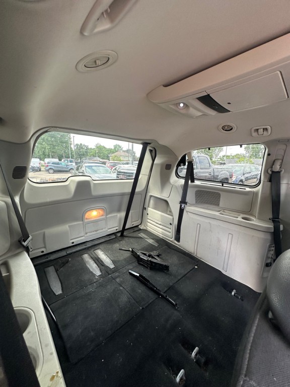 2010 Chrysler Town & Country Image 11