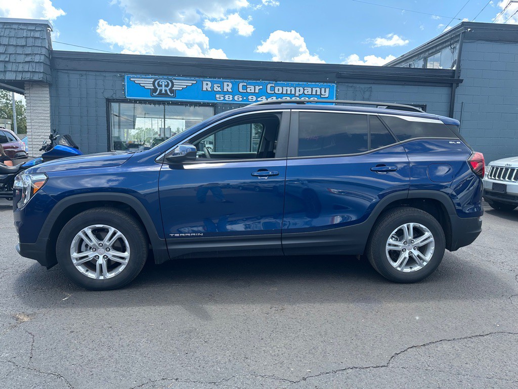 2022 GMC Terrain Image 2