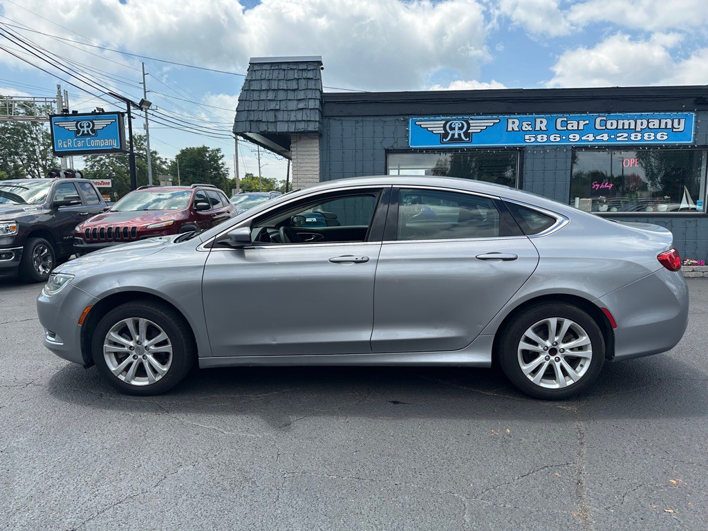 2015 Chrysler 200 Image 2