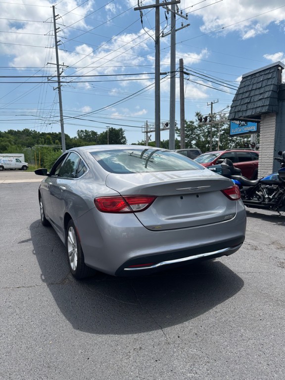 2015 Chrysler 200 Image 3