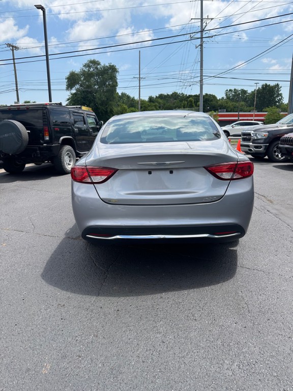2015 Chrysler 200 Image 4