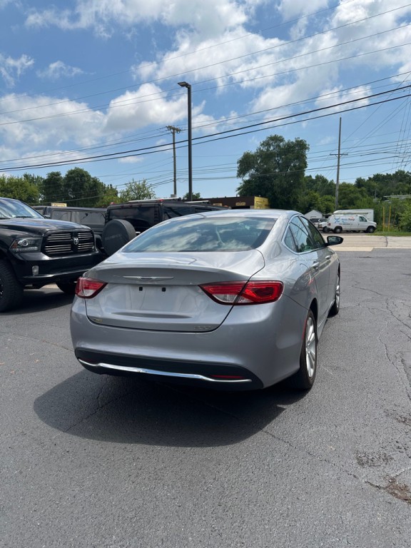 2015 Chrysler 200 Image 5