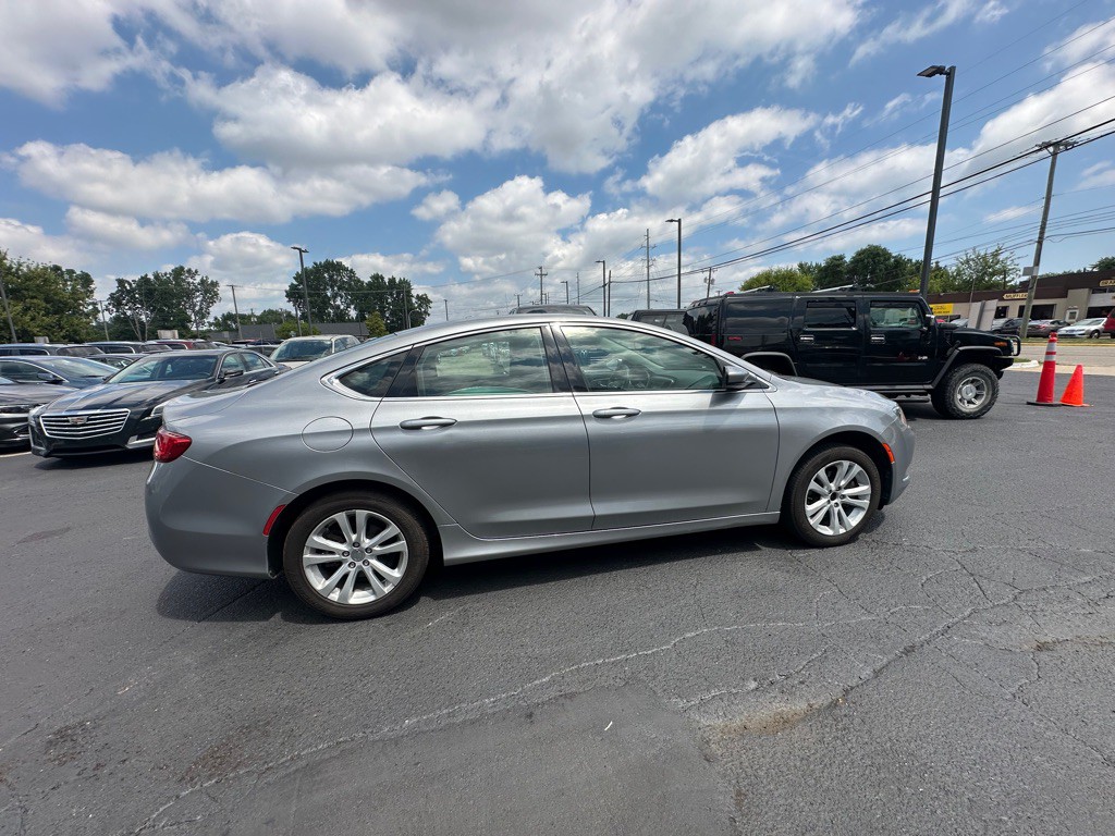 2015 Chrysler 200 Image 6