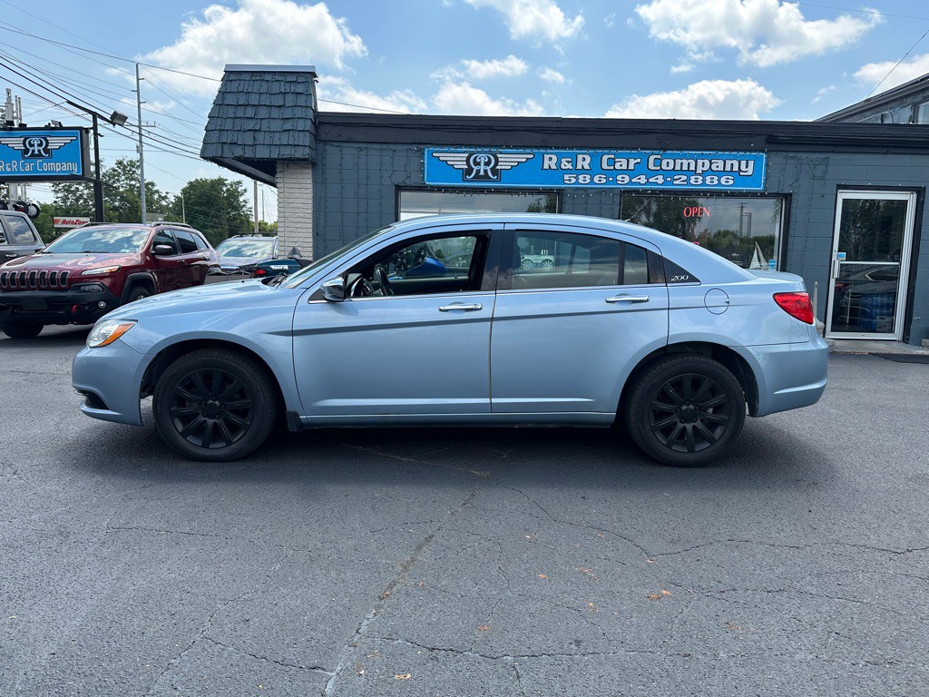 2014 Chrysler 200 Image 2