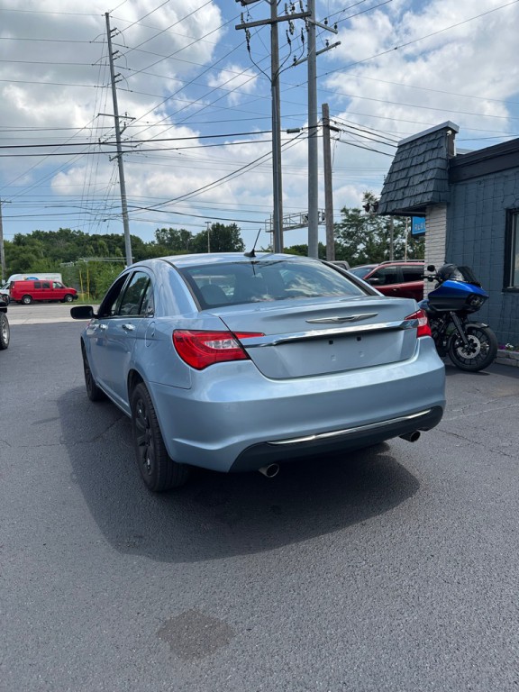 2014 Chrysler 200 Image 3