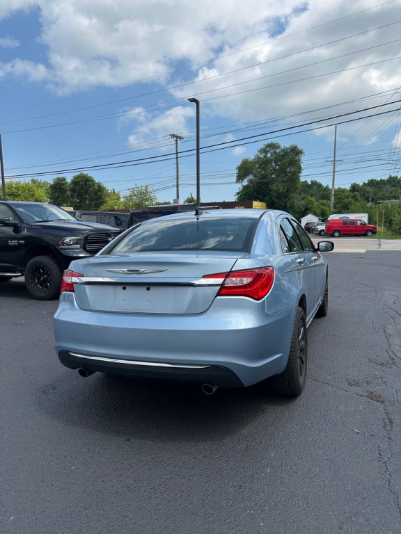 2014 Chrysler 200 Image 5
