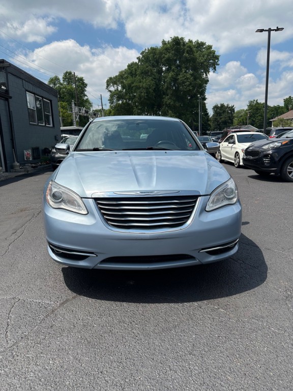 2014 Chrysler 200 Image 8