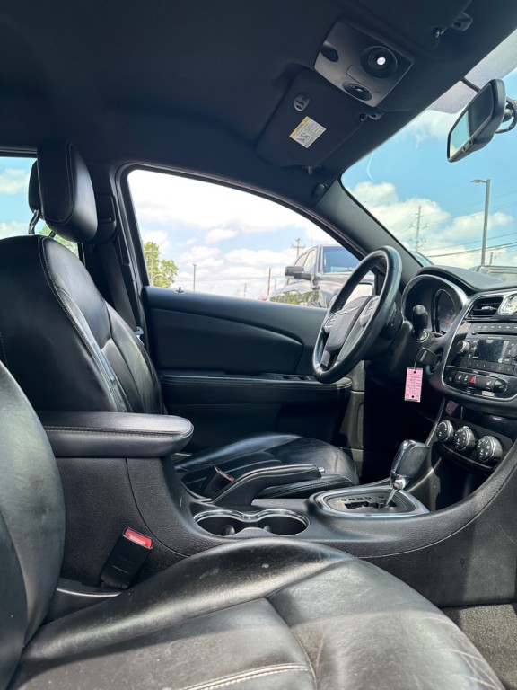 2014 Chrysler 200 Image 9