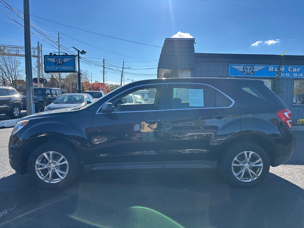2017 Chevrolet Equinox Image 2