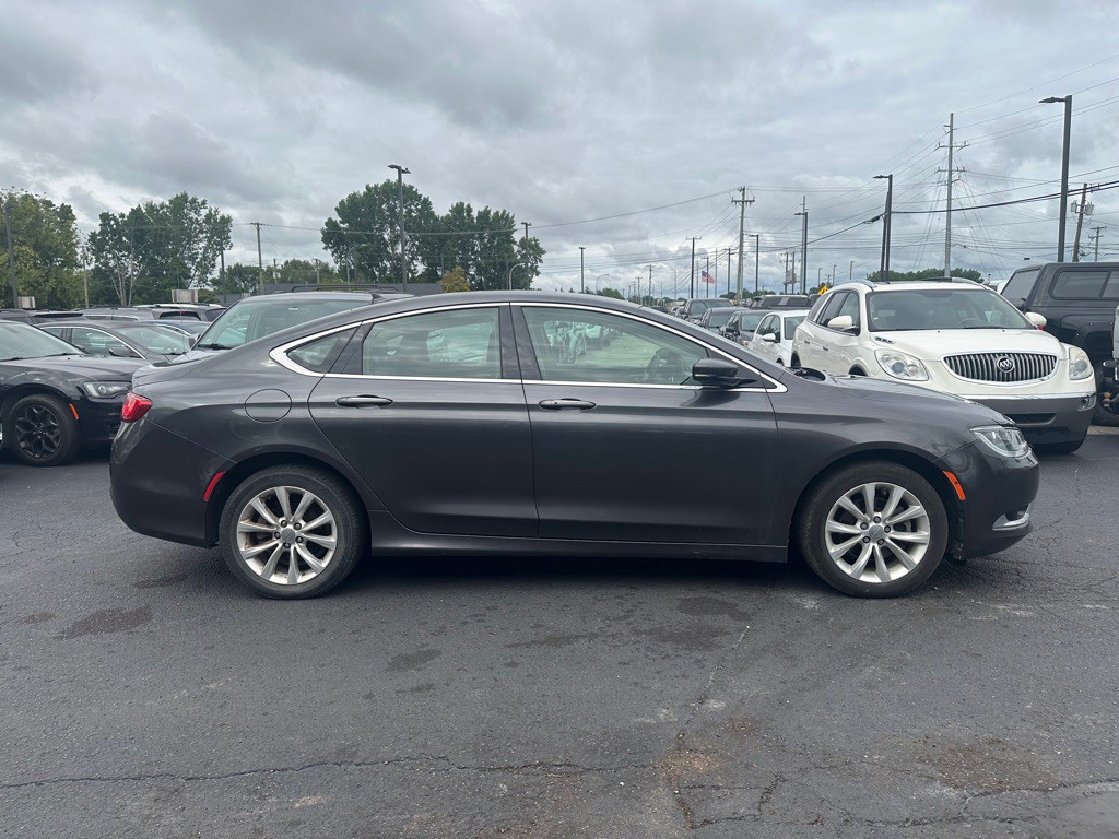2015 Chrysler 200 Image 6