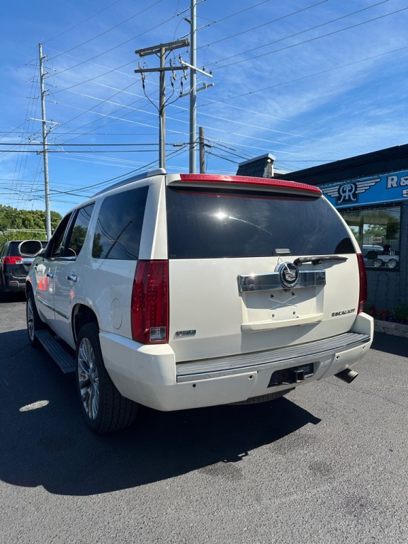 2010 Cadillac Escalade Image 3