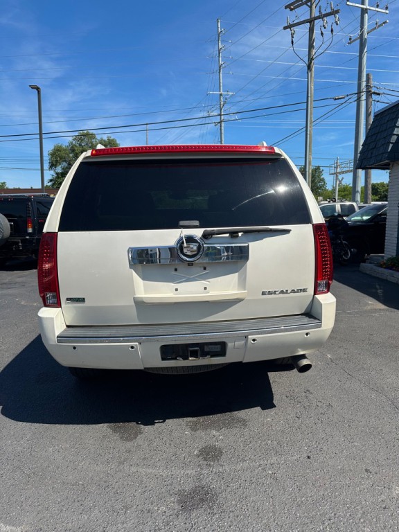 2010 Cadillac Escalade Image 4