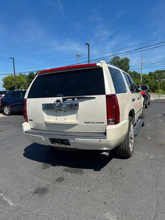 2010 Cadillac Escalade Image 5