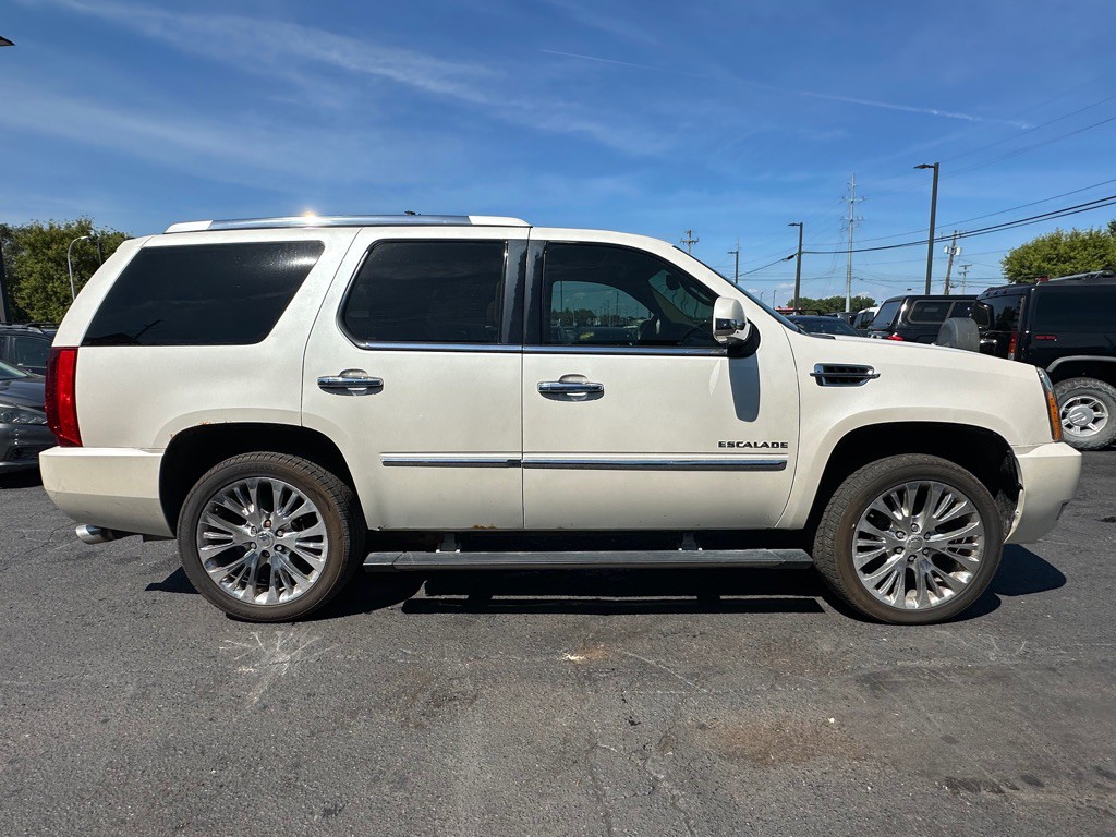 2010 Cadillac Escalade Image 6