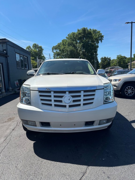 2010 Cadillac Escalade Image 8