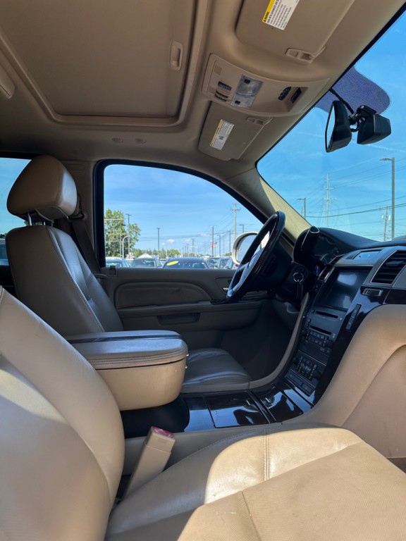 2010 Cadillac Escalade Image 9