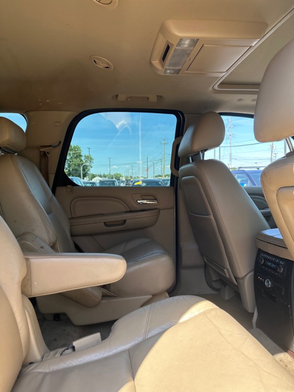2010 Cadillac Escalade Image 10