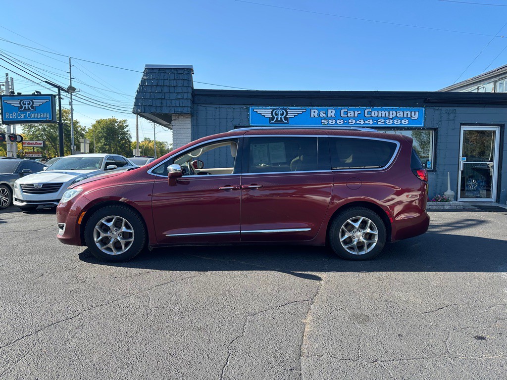 2017 Chrysler Pacifica Image 2
