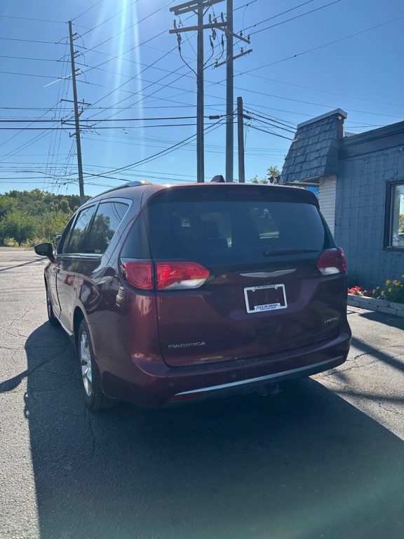 2017 Chrysler Pacifica Image 3