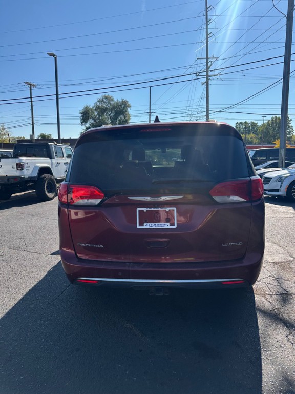 2017 Chrysler Pacifica Image 4