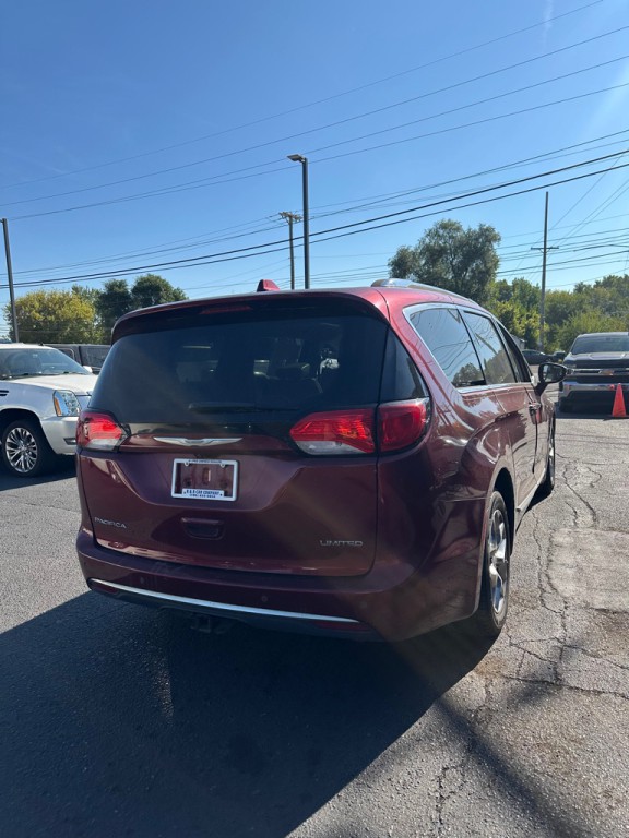2017 Chrysler Pacifica Image 5