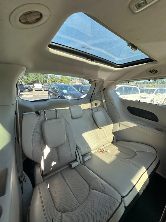 2017 Chrysler Pacifica Image 11