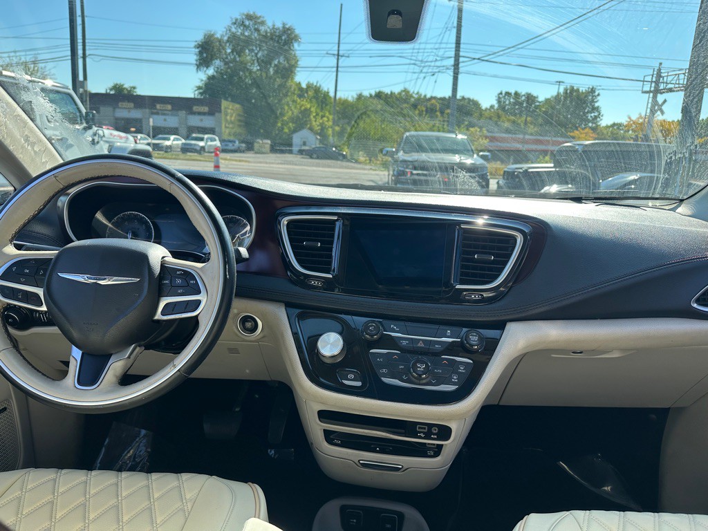 2017 Chrysler Pacifica Image 12