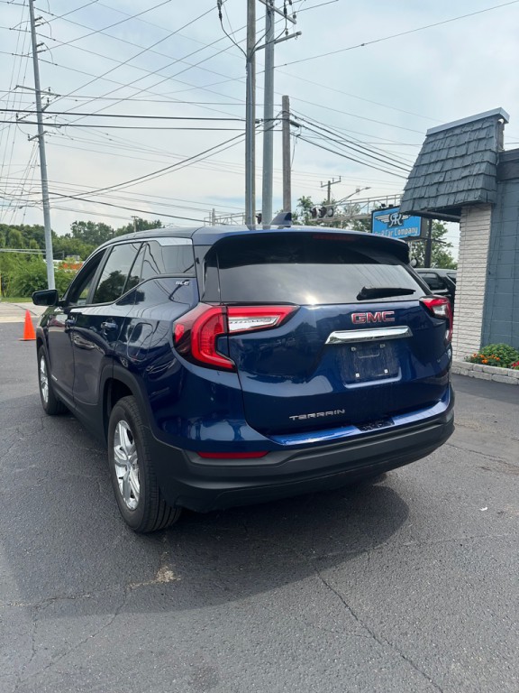 2022 GMC Terrain Image 3